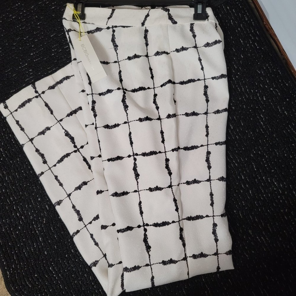 WOMEN BCBGENERATION WHITE AND BLACK PANTS